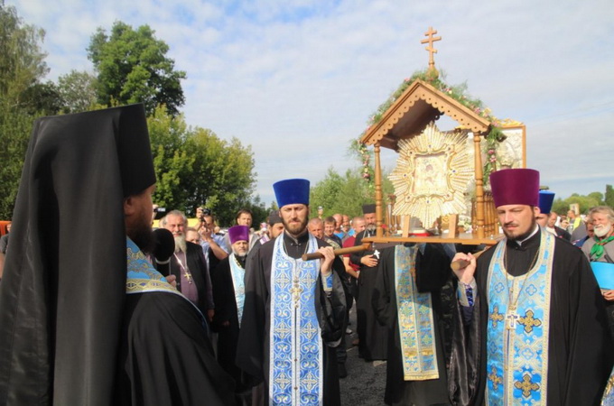 Паломники Хресного ходу-2016 звершили молитву біля меморіалу Небесної сотні