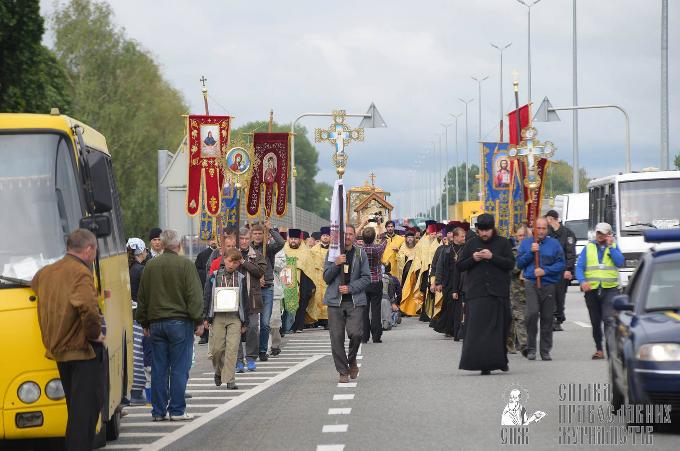 Віруючих двох міст Одещини не пустили на Хресний хід