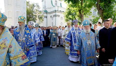 Предстоятель УПЦ і тисячі віруючих вшанували ікону Почаївської Божої Матері