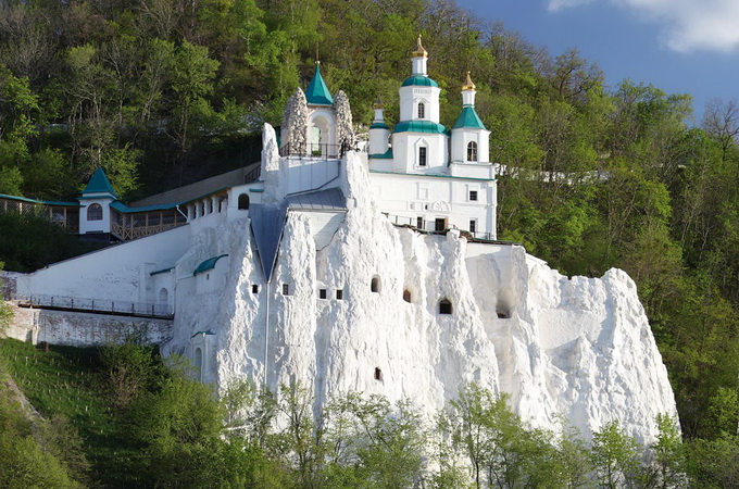 В Святогірській Лаврі відкрилася фотовиставка «Подорож на Афон»