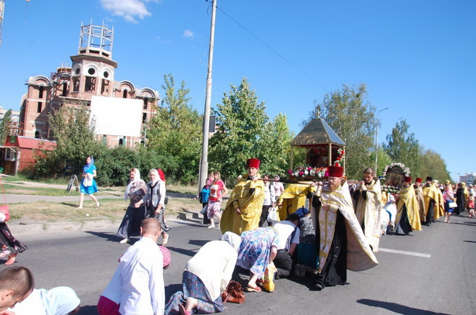 По улицам Луцка пронесли православные святыни 