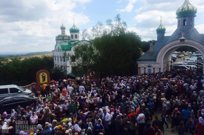 5 тысяч верующих собрались на Анниной горе (ВИДЕО)