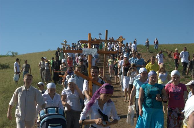 Over 3 thousand believers made a Cross Procession journey to the Valley of Jehoshafat