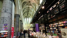 Dutch churches let out for bars and book stores