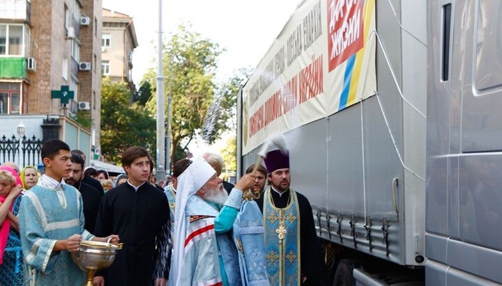 Одеська єпархія УПЦ зібрала для переселенців 3 мільйони гривень (ФОТО)