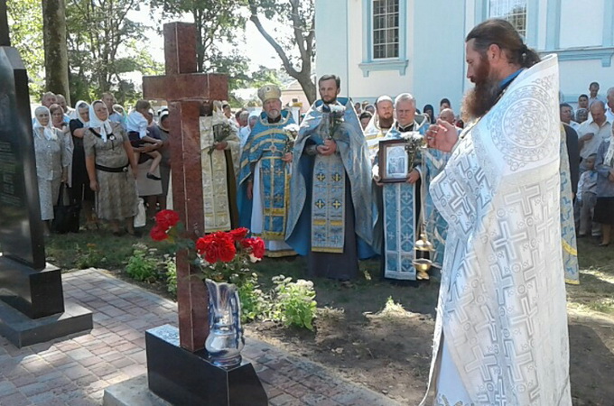 В Рівненській єпархії УПЦ освятили пам'ятний знак односельцям, які загибли в зоні АТО