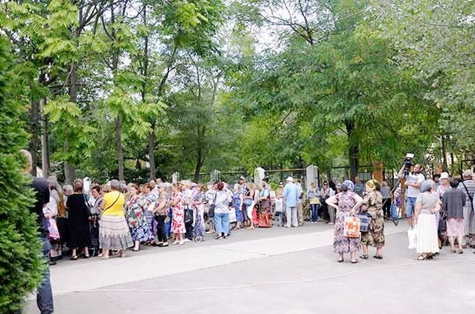 В епархиях УПЦ собрали помощь для нуждающихся и школьников-сирот (ФОТО, ВИДЕО)