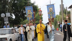 Zhytomyr faithful honor icon of the Mother of God of Podol with cross procession along the main streets of the city