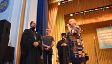Священики та волонтери Вінницької єпархії УПЦ допомагають пораненим бійцям