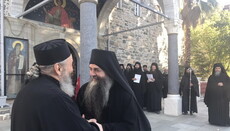 Предстоятель УПЦ зустрівся з новообраним ігуменом Пантелеймонового монастиря на Афоні