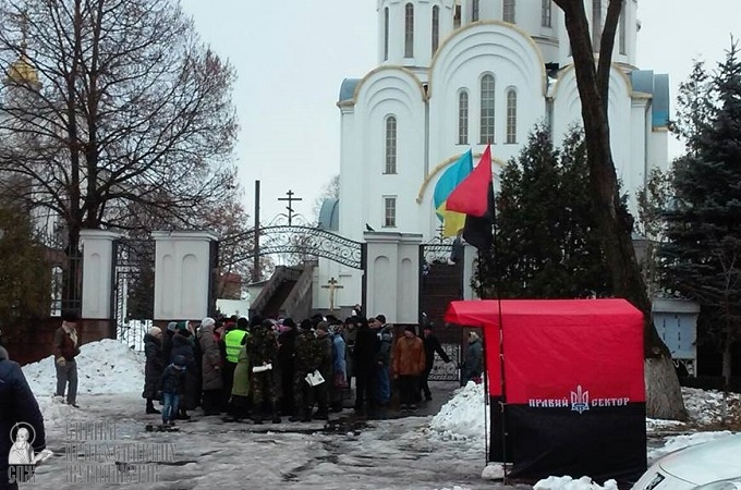 Радикалы возобновили атаки на единственный храм УПЦ в Тернополе (ФОТО)