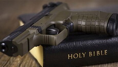 Віруючі в США не схильні покладатися на силу вогнепальної зброї, – дослідження
