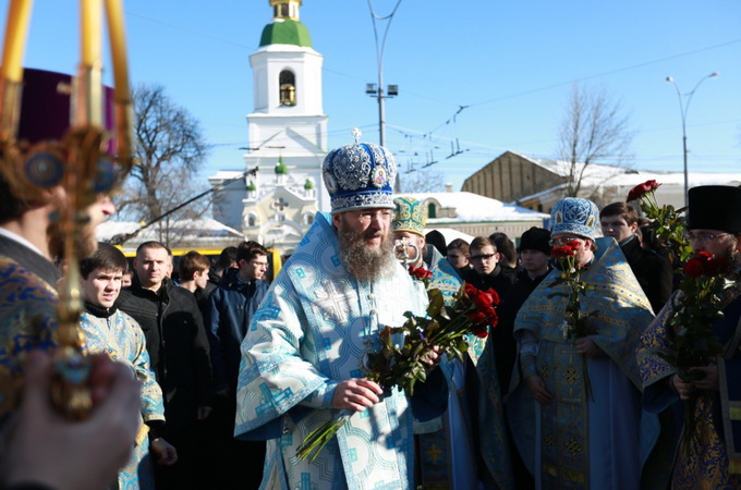 Ієрарх УПЦ та воїни-афганці піднесли заупокійні молитви за загиблих учасників бойових дій (ВІДЕО)