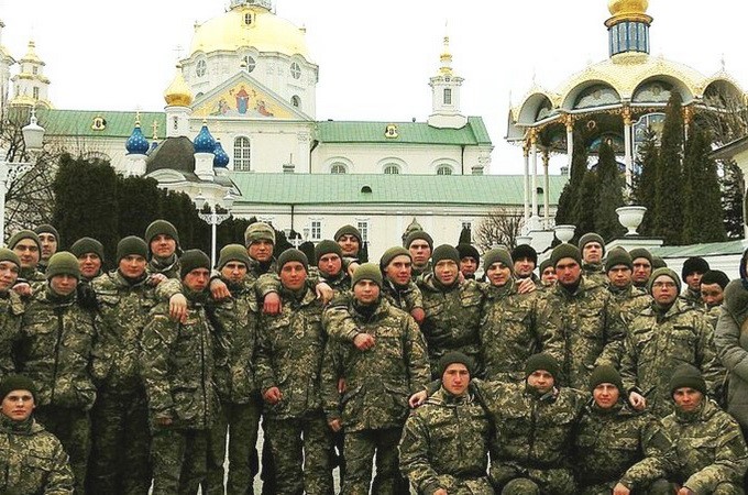 Ukrainian military rever the Pochaev Lavra sanctities  