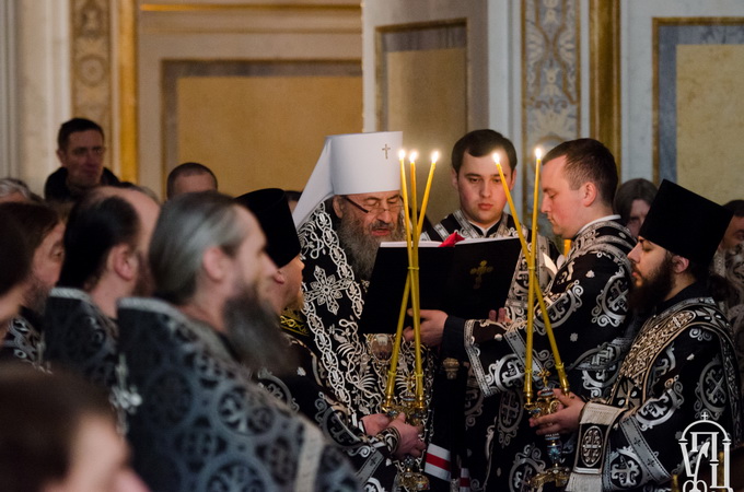 В Успенському соборі Київської Лаври Предстоятель УПЦ звершив Акафіст Божественним Страстям Христовим