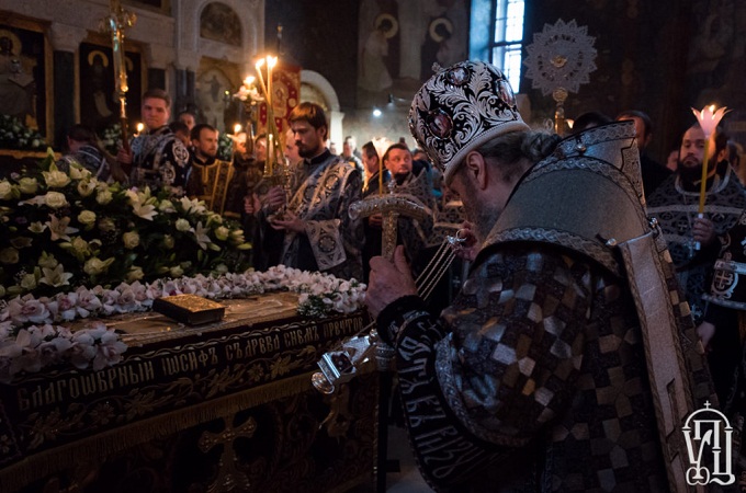 Блаженніший Онуфрій очолив утреню з чином погребіння Плащаниці (ФОТО)