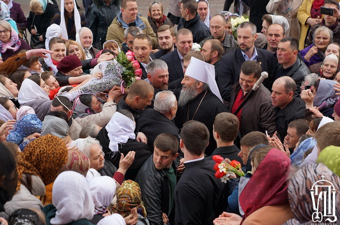 Primate and believers of UOC end Bright Week with All-Night Vigil in Chernivtsi (PHOTO)