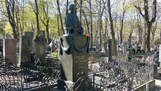 Lesya Ukrainka’s tomb vandalized at the Baykovoye cemetery