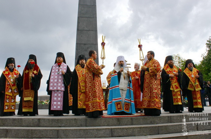 Churches and monasteries of UOC to pray for the dead in World War II