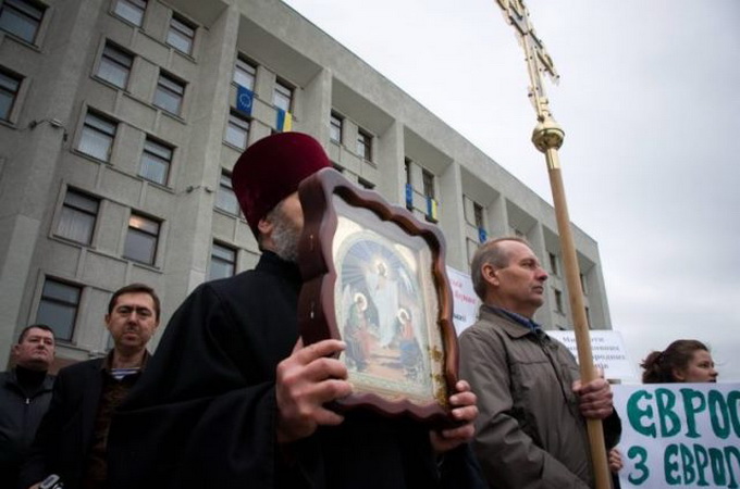 В Полтаве состоялось Молитвенное стояние против антицерковных законов (ФОТО)