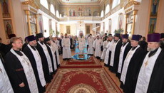 Віряни Херсонської єпархії УПЦ піднесли молитви за припинення ворожнечі в Україні (ФОТО)