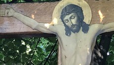 Під час молитовного стояння біля парламенту замироточило Розп'яття (ФОТО)