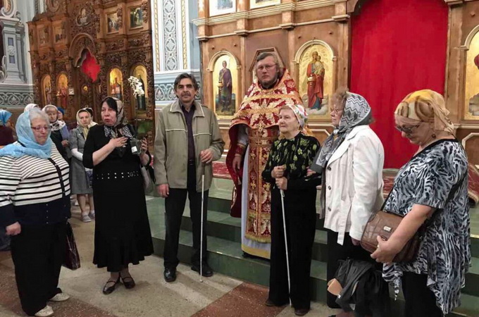 У Неділю про сліпого духовенство УПЦ столиці підтримало Українське товариство сліпих