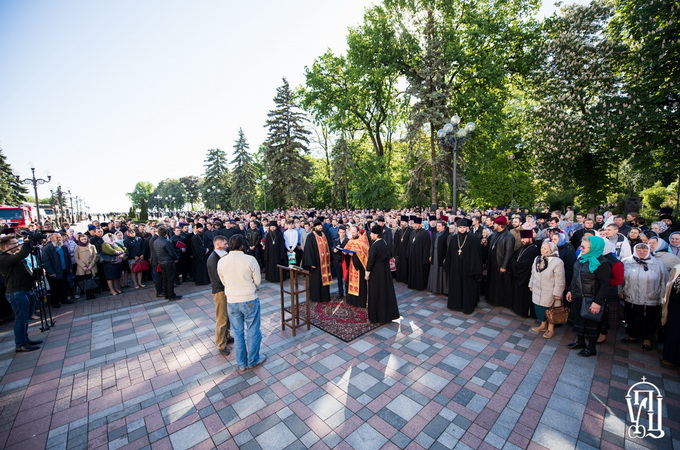 Holy Synod appeals to authorities to stop persecutions of the Church