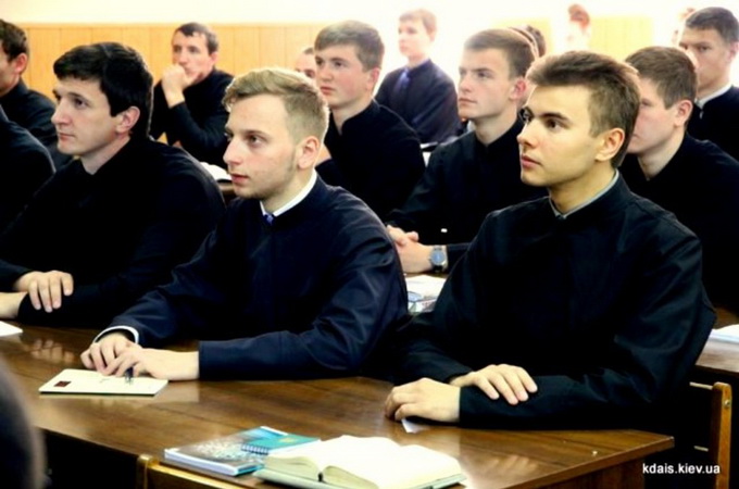 Розпочався прийом документів для вступу до Київської духовної академії