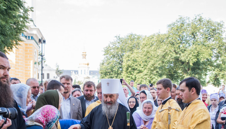 Предстоятель УПЦ привітав віруючих з Днем Всіх святих, котрі в землі Руській просіяли (ФОТО)