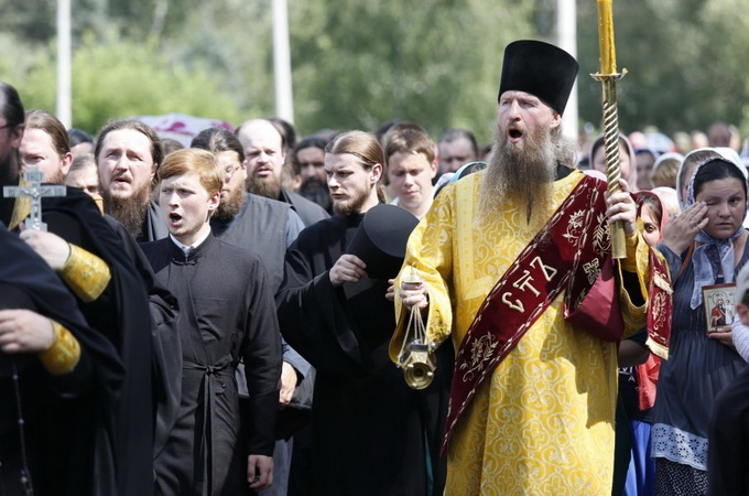 Церковь обвиняют… в пастырской деятельности