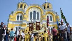 A mere two thousand people take part in the Cross Procession of Kiev Patriarchate