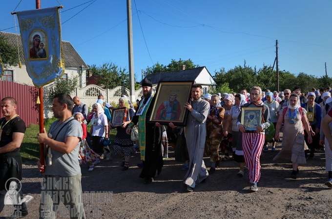 У Рівненський єпархії розпочався Хресний хід до Святої Почаївської гори