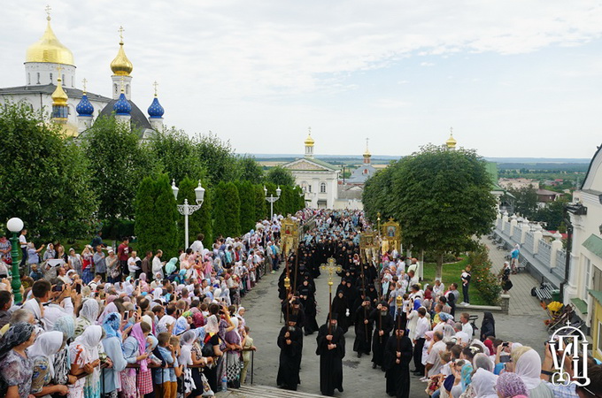 В Почаевской лавре верующие со всего мира почтили Покровительницу обители (ФОТО)