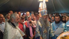 Kuty: Filaret followers do not let the UOC community in its temple on Patron Saint’s day (VIDEO)