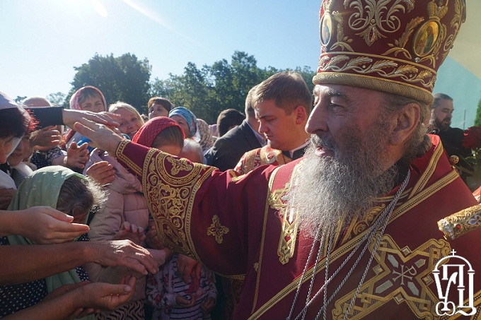 Предстоятель УПЦ совершил Литургию в храме при детдоме на Буковине (ФОТО)