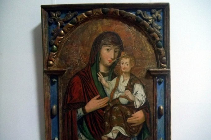 На Тернопільщині в церкві УПЦ КП парафіяни помітили підміну старовинної ікони