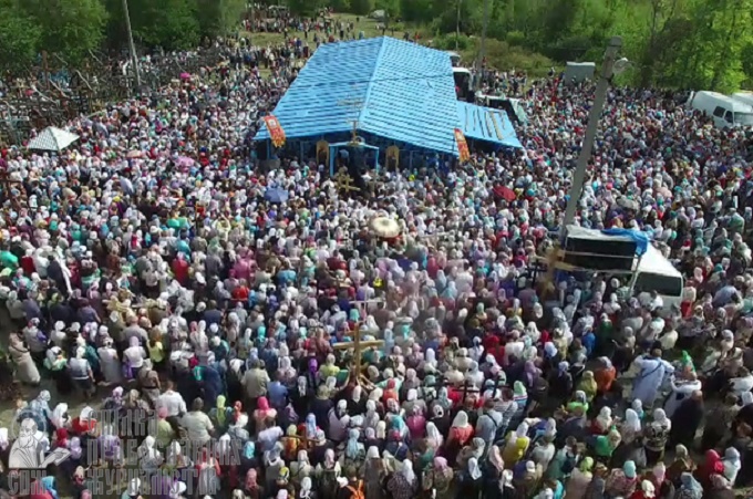 Хресний хід у Йосафатову долину зібрав близько 10 000 вірян (ФОТО)