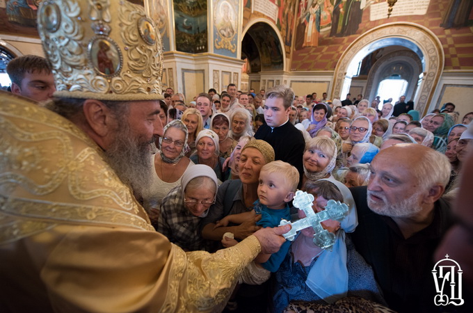 Предстоятель УПЦ: Завдання духовенства – встановлення тісних контактів з народом (ВІДЕО)