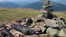 На Полонині Руна порубали та спалили поклінний хрест