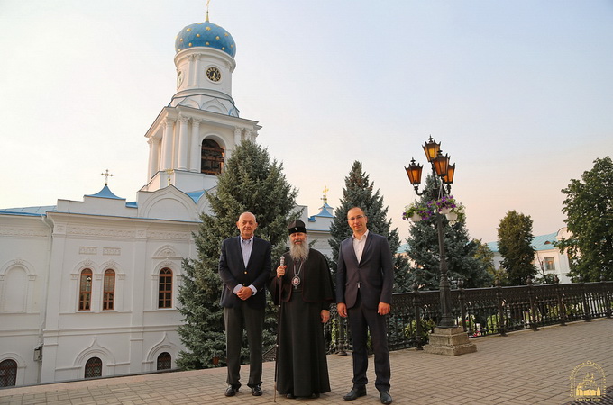 Посли Сербії і Македонії вклонилися святиням Святогірської Лаври