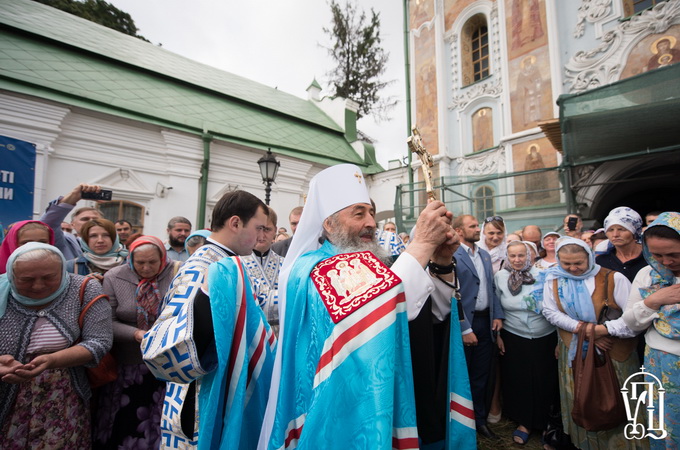 В Київській лаврі відбувся хресний хід на честь Успіння Божої Матері