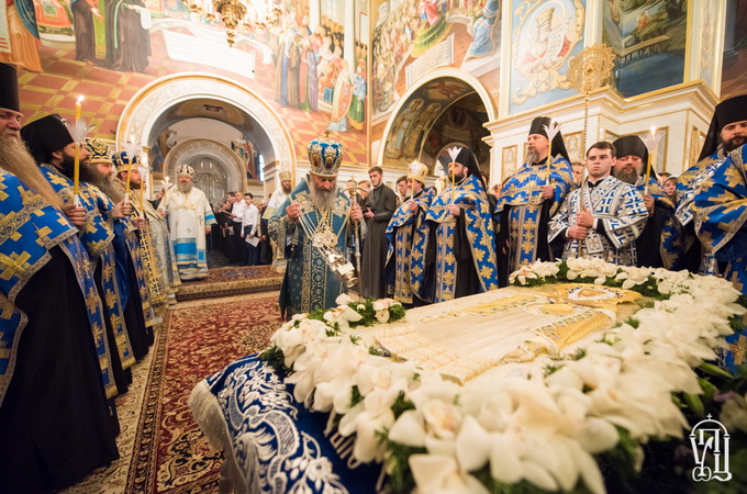 В Київській лаврі звершили погребіння Плащаниці Богородиці (ВІДЕО)