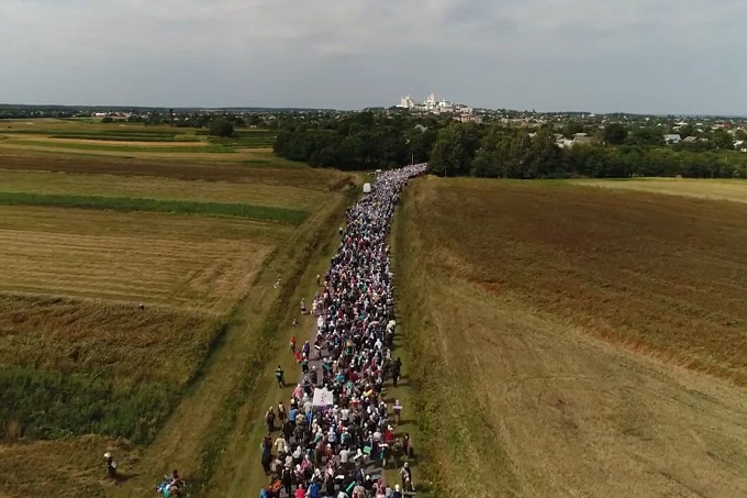 20-thousand Cross Procession to Pochaev Lavra: aerial video shooting