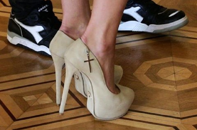 Нова мода Верховної Ради: лабутени з хрестом