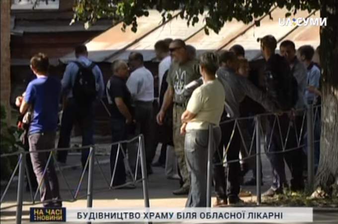 Radicals and schismatics attempting to disrupt the construction of UOC temple in Sumy (VIDEO)