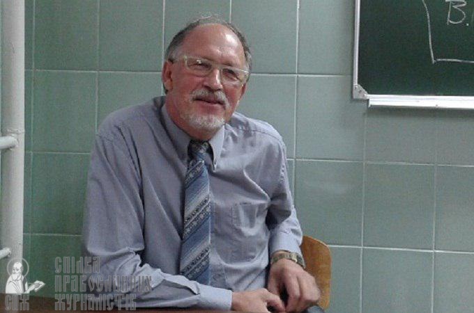 Секти спочатку «бомбардують любов'ю», а потім оббирають до нитки, – експерт