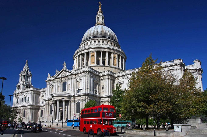 В соборе святого Павла в Лондоне погибла женщина, упав из-под купола