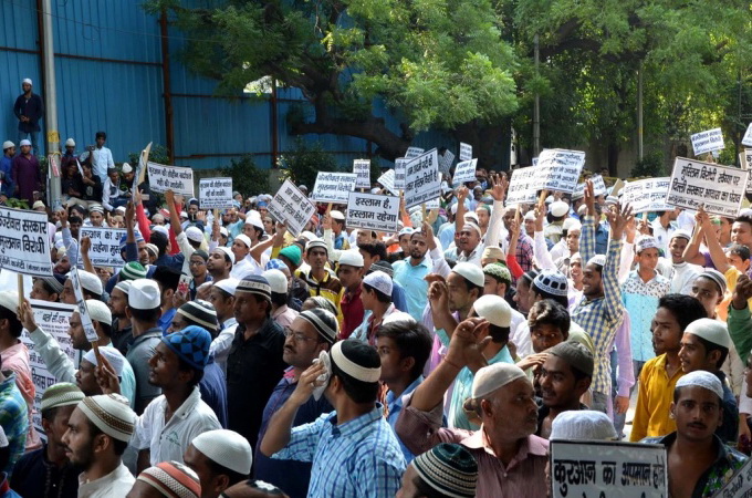 Индийских мусульман вынудили бежать из-за убийства исполнителя религиозных гимнов