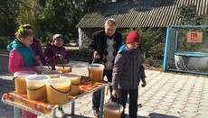 Мужской монастырь в Одессе пожертвовал интернату 150 кг меда